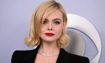 Elle Fanning pose juste en sous-vêtements sur une photo franche qui fait parler les fans : « J&rsquo;avais peur au début »