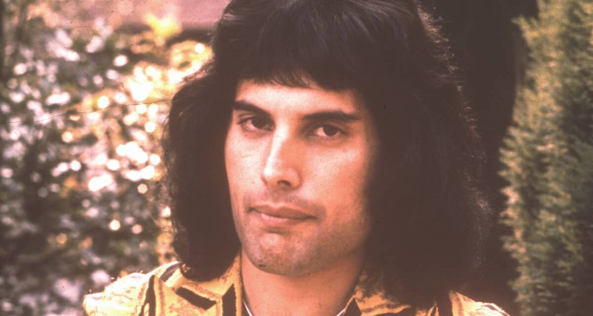 La « boîte à mémoire » de Freddie Mercury, d&rsquo;une valeur de 30 millions de livres sterling, avec une salle de fête jaune vif