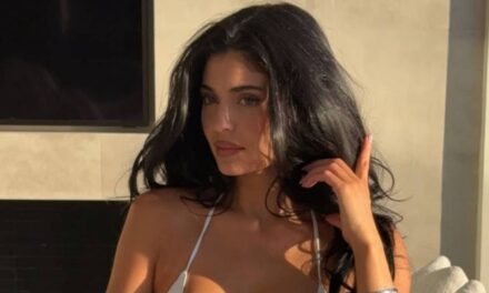 Kylie Jenner montre ses courbes incroyables en micro bikini blanc