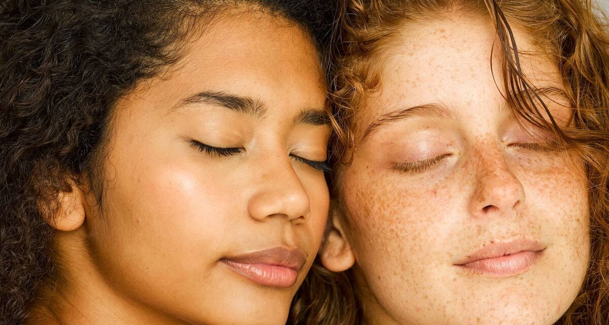 La tendance du « microneedling liquide » donne à tout le monde une peau de verre