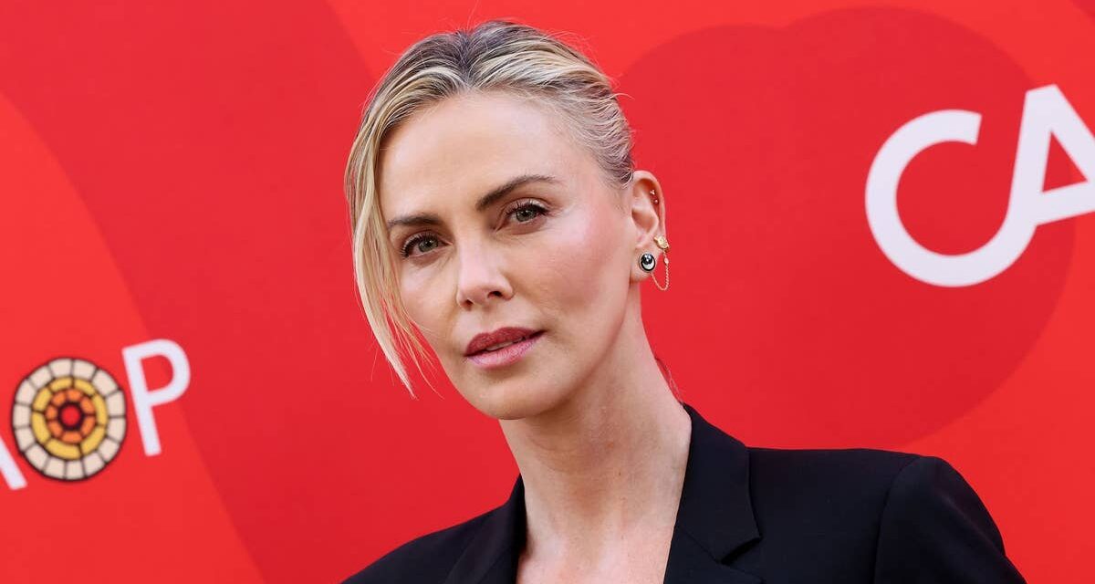 Charlize Theron révèle que les gens sont « choqués » par la façon dont elle élève ses deux filles