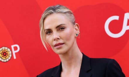 Charlize Theron révèle que les gens sont « choqués » par la façon dont elle élève ses deux filles