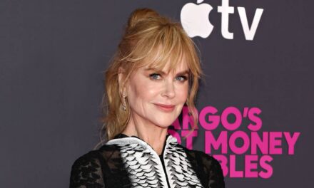 Nicole Kidman plaide fortement en faveur d&rsquo;une frange « à plumes » à 58 ans