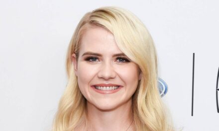 Elizabeth Smart présente son physique incroyablement musclé lors d&rsquo;une compétition de musculation