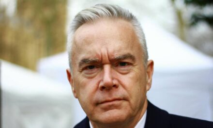 Huw Edwards s&rsquo;exprime sur les « affirmations trompeuses ou fabriquées » après le drame choquant de Channel 5