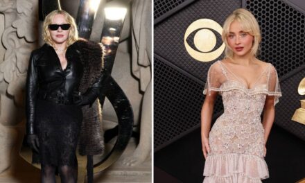 Madonna est éblouissante avec un corset et de la dentelle qui serre la taille alors qu&rsquo;elle se jumelle avec Sabrina Carpenter pour le retour de Coachella