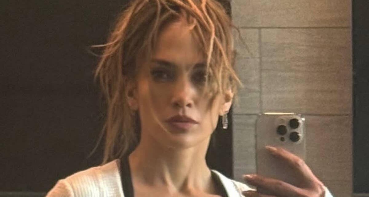 Jennifer Lopez, 56 ans, laisse les fans impressionnés alors qu&rsquo;elle présente des abdos incroyablement durs