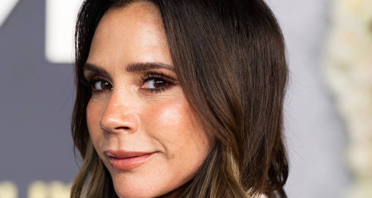 Victoria Beckham devient blonde pour Pâques – et ses cheveux sont plus longs que jamais