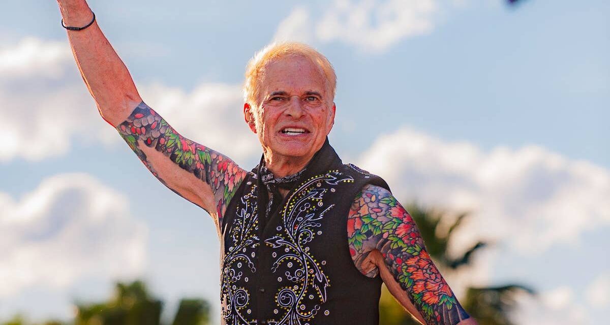 Le rockeur des années 80, David Lee Roth, 71 ans, fait une apparition surprise à Coachella