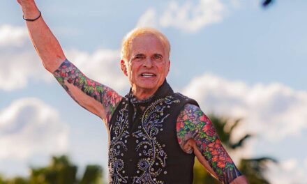 Le rockeur des années 80, David Lee Roth, 71 ans, fait une apparition surprise à Coachella