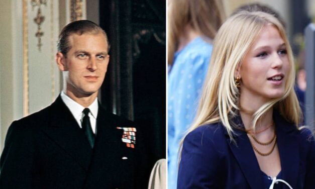 Isla Phillips, 14 ans, ressemble étrangement au jeune prince Philip sur de nouvelles photos étranges