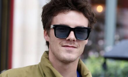 Cruz Beckham répond à la blague de « maman » et révèle un aperçu hilarant des habitudes de Victoria en matière de collations