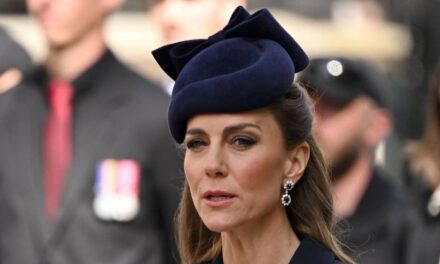 La princesse Kate laisse les fans impressionnés par ses compétences souvent négligées lors du service de l&rsquo;Anzac Day