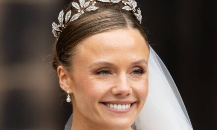 La duchesse de Westminster réapparaît après la naissance de son bébé dans une tenue terre-à-terre de Zara