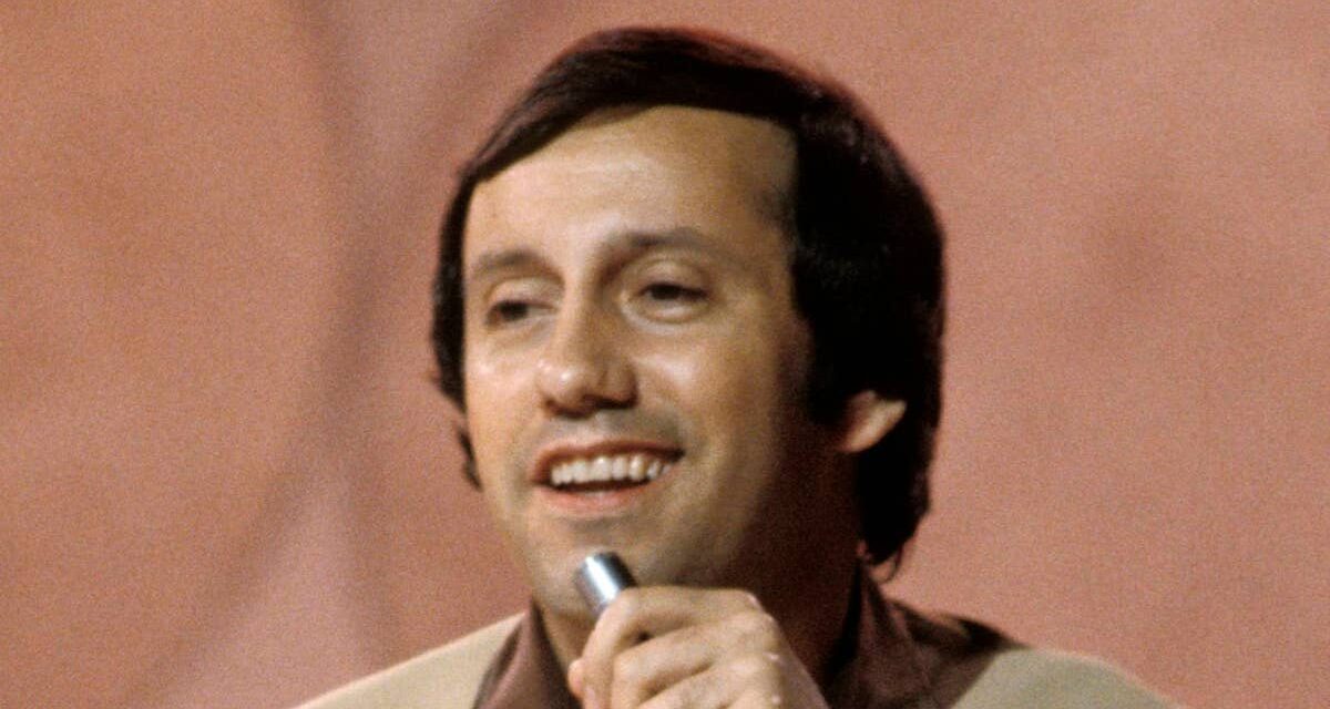 La légende country Ray Stevens souffre d&rsquo;une fracture du cou lors d&rsquo;horribles jours d&rsquo;automne avant la sortie du nouvel album