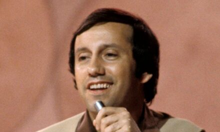 La légende country Ray Stevens souffre d&rsquo;une fracture du cou lors d&rsquo;horribles jours d&rsquo;automne avant la sortie du nouvel album