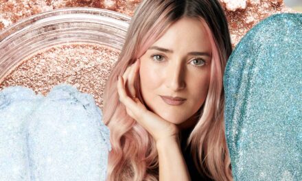 Je veux que les femmes de tous âges sachent que le maquillage pailleté peut être joyeux