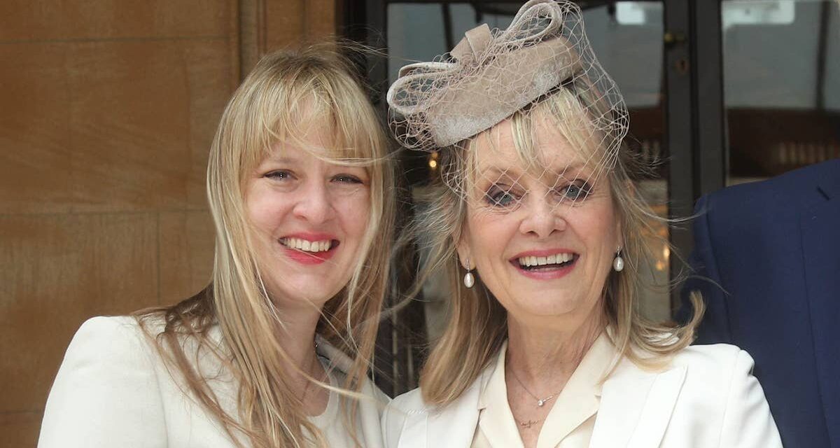 Carly, la fille de Twiggy, parle de sa carrière « édifiante » d&rsquo;illustratrice d&rsquo;animaux de compagnie – exclusive