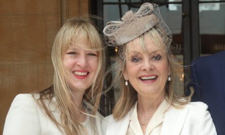 Carly, la fille de Twiggy, parle de sa carrière « édifiante » d&rsquo;illustratrice d&rsquo;animaux de compagnie – exclusive