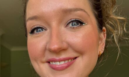 8 ans après avoir reçu un diagnostic de rosacée, j&rsquo;ai trouvé trois astuces qui fonctionnent – ​​et une qui ne fonctionne certainement pas