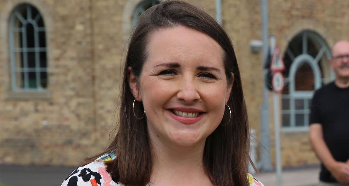 La star d&rsquo;Antiques Roadshow, Theo Burrell, se marie après un diagnostic de tumeur cérébrale