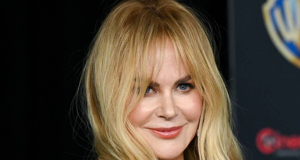 Pourquoi la frange « aérée » est la coupe de cheveux la plus flatteuse pour la quarantaine