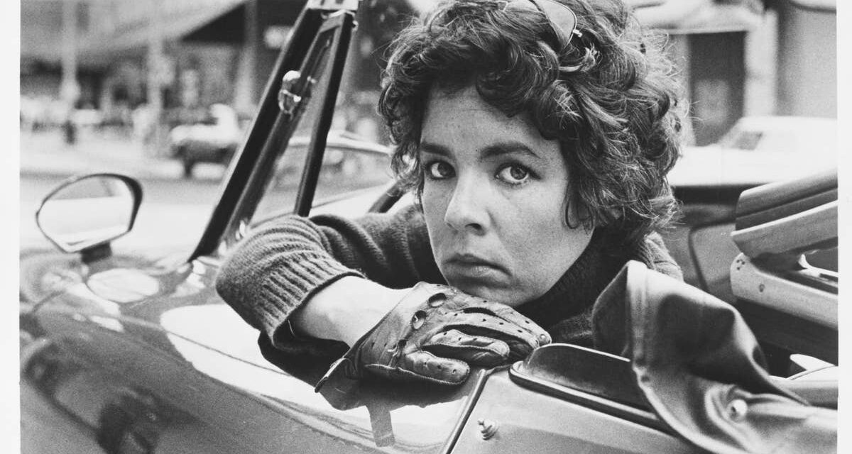 Les stars de Grease d’hier et d’aujourd’hui – découvrez leur transformation époustouflante 48 ans plus tard