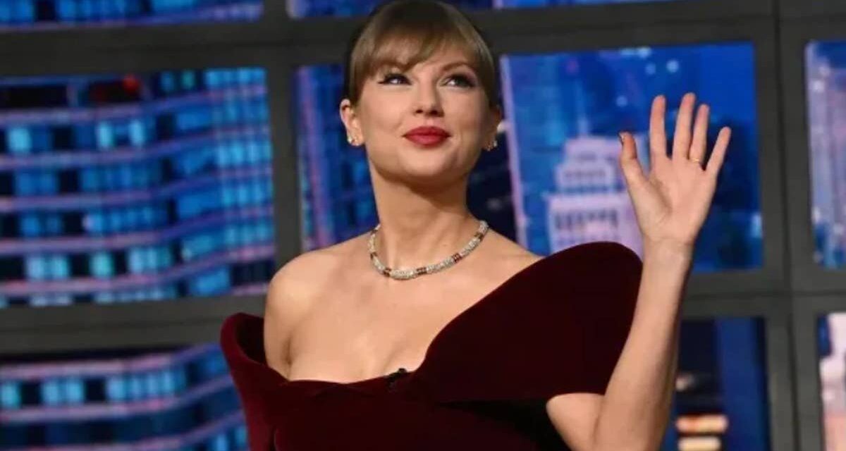 Taylor Swift à travers ses nombreuses époques, depuis son amour du tie-dye jusqu&rsquo;à sa première victoire aux Grammy – voir les photos