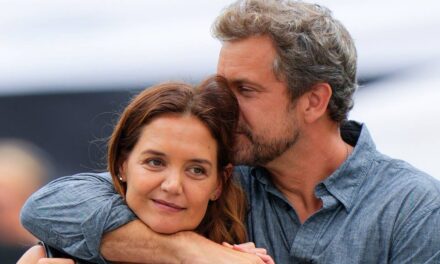 La réaction de Katie Holmes aux rumeurs de romance avec Joshua Jackson plonge les fans dans l&rsquo;effondrement