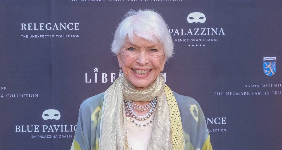 « C&rsquo;est comme ça qu&rsquo;on arrive à 93 ans et qu&rsquo;on est toujours en forme » : « La star des années 70, Ellen Burstyn, révèle le secret pour conserver sa jeunesse