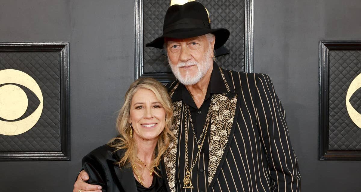La star de Fleetwood Mac, 78 ans, se marie pour la cinquième fois lors d&rsquo;un mariage tropical de rêve