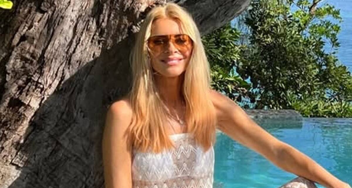 Tess Daly grésille en bikini plongeant pendant de somptueuses vacances