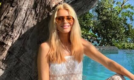Tess Daly grésille en bikini plongeant pendant de somptueuses vacances