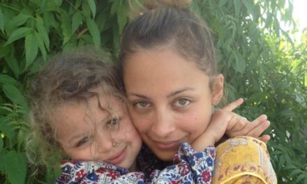 La fille de Nicole Richie présente un nouveau style audacieux dans une apparence rare