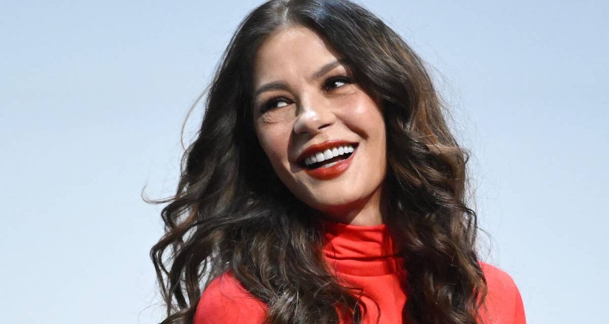 Catherine Zeta-Jones, 56 ans, dévoile son alimentation quotidienne pour une peau éclatante et une silhouette tonique