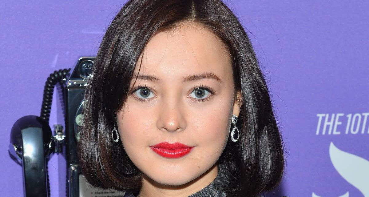 La petite amie d&rsquo;un rockeur des années 80 parle d&rsquo;avoir un petit ami deux fois son âge