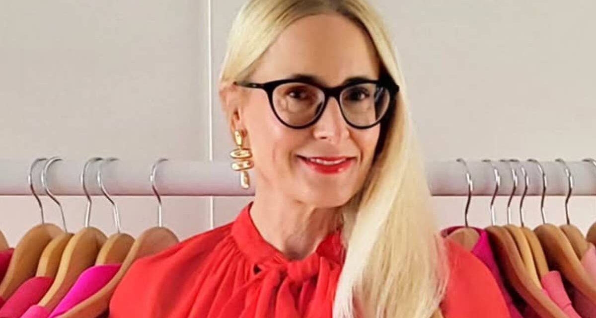 Comment porter des couleurs vives pour un regain de jeunesse instantané à 50, 60 et 70 ans