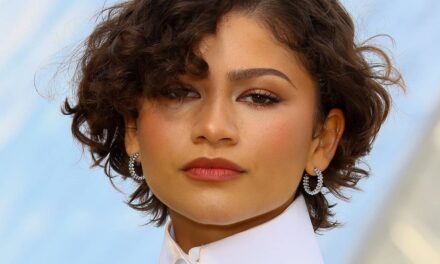 Comment arrêter le transfert de maquillage sur les vêtements blancs