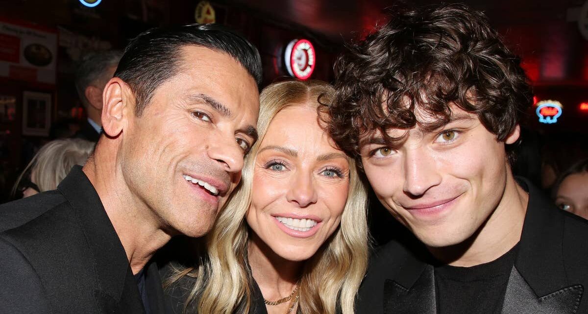 Joaquin, le fils de Kelly Ripa, rend un hommage sincère au défunt père de son père, Mark Consuelos, après ses débuts à Broadway