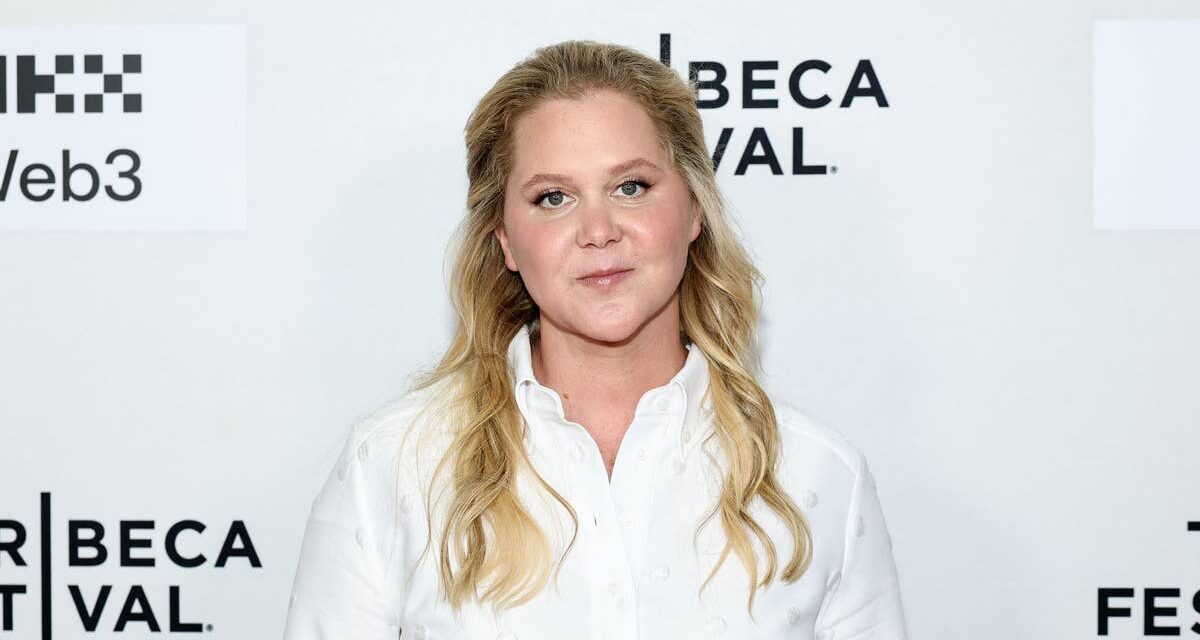 Amy Schumer montre son physique super svelte après avoir perdu 50 livres