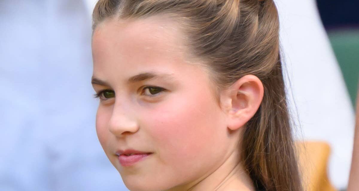 La princesse Charlotte « emprunte » le pull Ralph Lauren de sa mère Kate Middleton