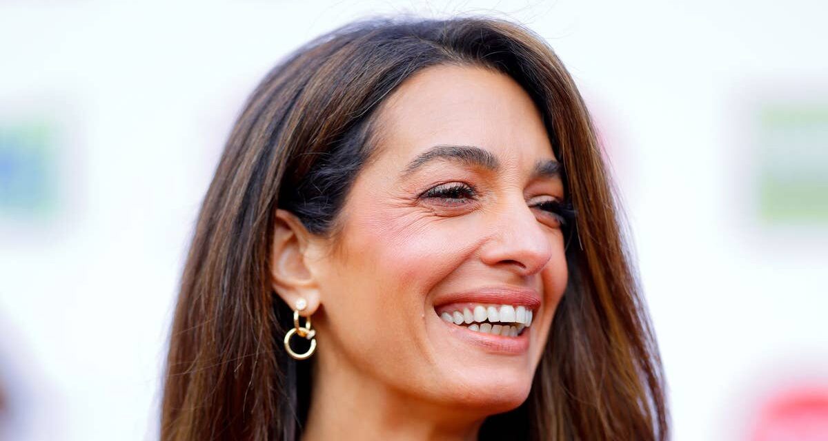 Amal, l&rsquo;épouse de George Clooney, vole la robe flatteuse de Cameron Diaz, âgée de 19 ans.
