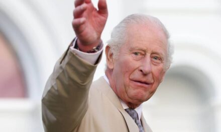 Le garde du corps barbu du roi Charles se sépare du monarque après des années de service