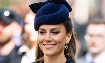 Kate Middleton vient de personnaliser son nouveau blazer Erdem à 2 000 £