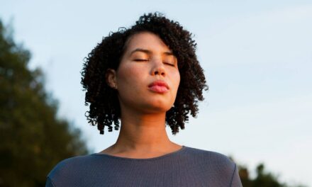Le chocolat noir et le matcha peuvent-ils réduire le cortisol ? Un endocrinologue révèle les meilleurs aliments contre le stress