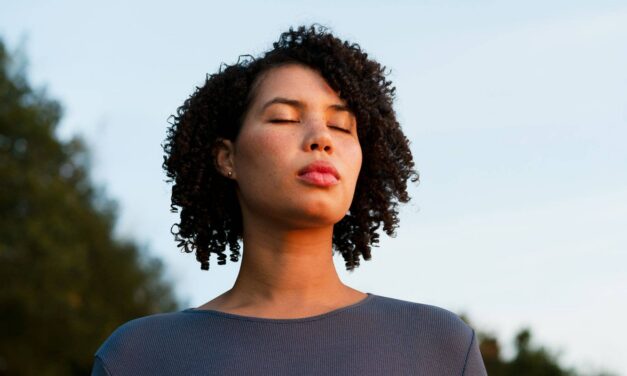 Le chocolat noir et le matcha peuvent-ils réduire le cortisol ? Un endocrinologue révèle les meilleurs aliments contre le stress