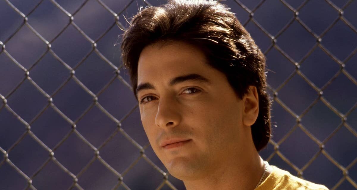 Rencontrez Happy Days, l&rsquo;ancien frère acteur de Scott Baio qui est le sosie de Chachi
