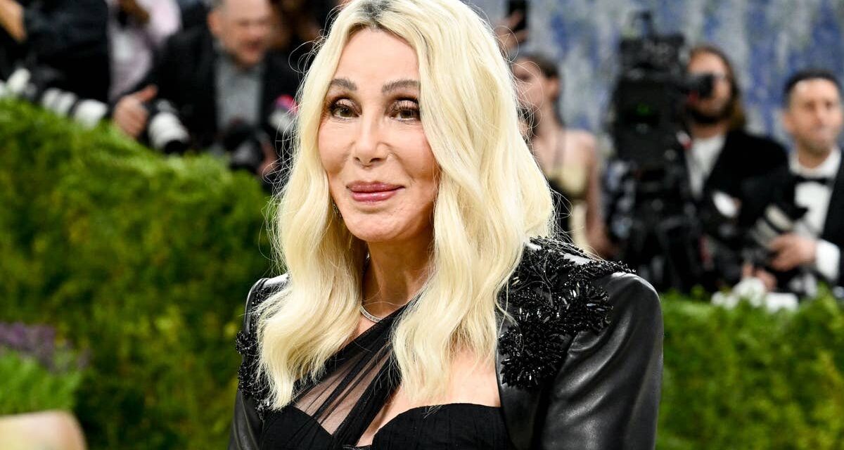 Cher « coupe le soutien financier » à son fils Elijah au milieu d&rsquo;une bataille pour la tutelle