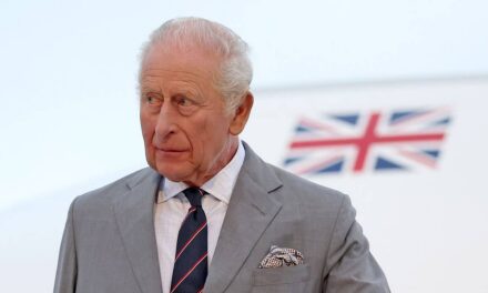 Le roi Charles dérape dans les sondages d&rsquo;opinion et 4 membres de la famille royale l&rsquo;ont battu