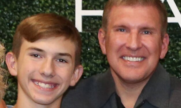 Grayson, le fils de Todd Chrisley, dévoile une transformation sauvage après avoir gagné 31 livres de muscle – voir les photos avant et après